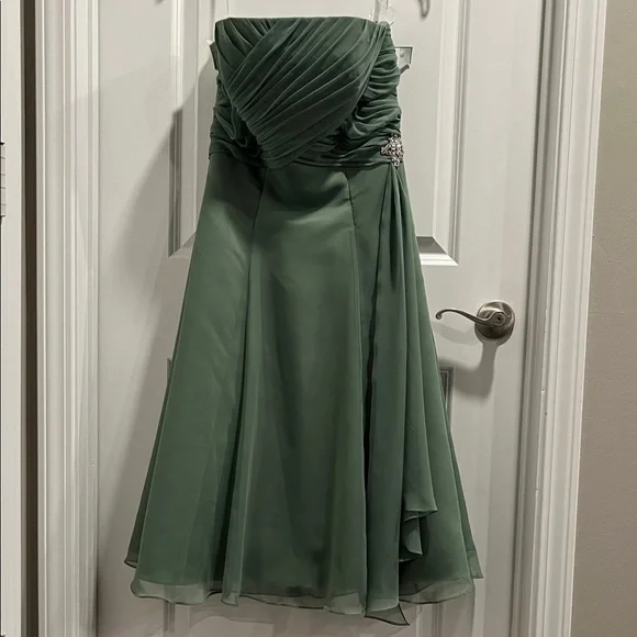 SB Boutique | Dresses | Chic Strapless Green Dress With Embellishment | Poshmark SB Boutique | Dresses | Chic Strapless Green Dress With Embellishment | Poshmark